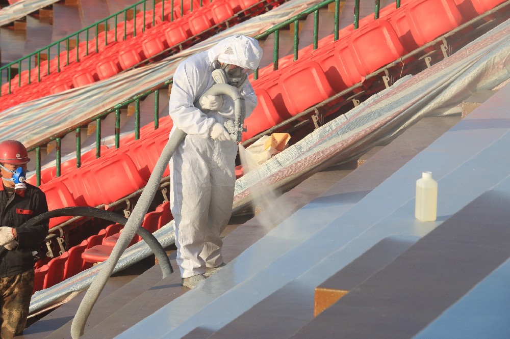 聚脲防水噴涂機(jī)是如何防水的？